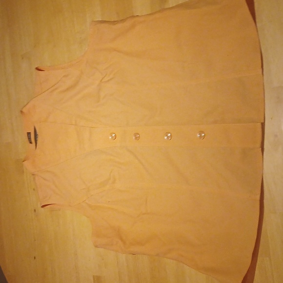 Woman's 'Jones New York " sleeveless blouse - Picture 1 of 6